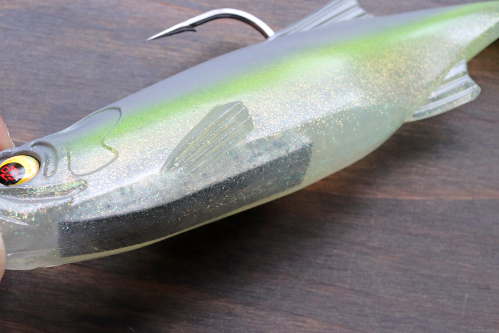 ボディ下部はフラットになっており、スローでもファースト リトリーブでも安定した泳ぎを実現。