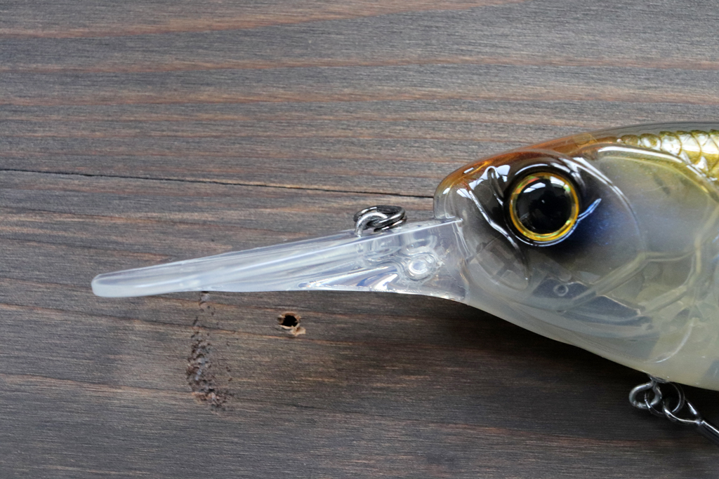 ただクランク（巻く）するだけではなく、深場でジャークやトゥイッチを織り交ぜてみて下さい。