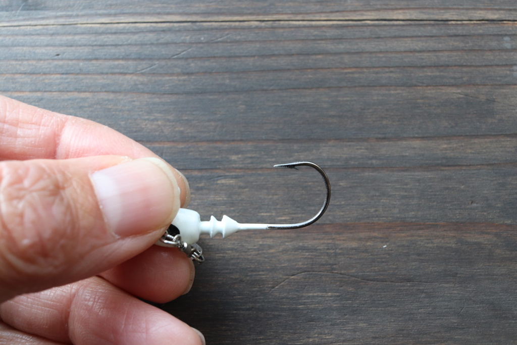 お好みのトレーラーをセットして、ただ巻き、リフト&フォール、バーチカル ジギングなどが有効です。