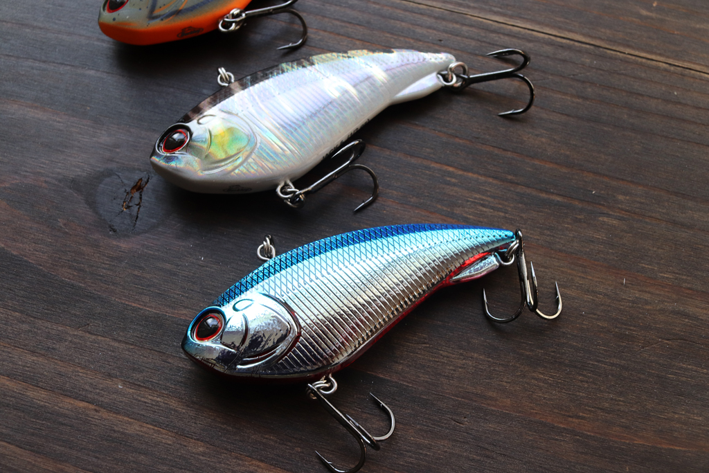 タングステン ウェイトはロング キャスト、より速い沈下速度、そしてラウドでハイピッチなサウンドを実現。