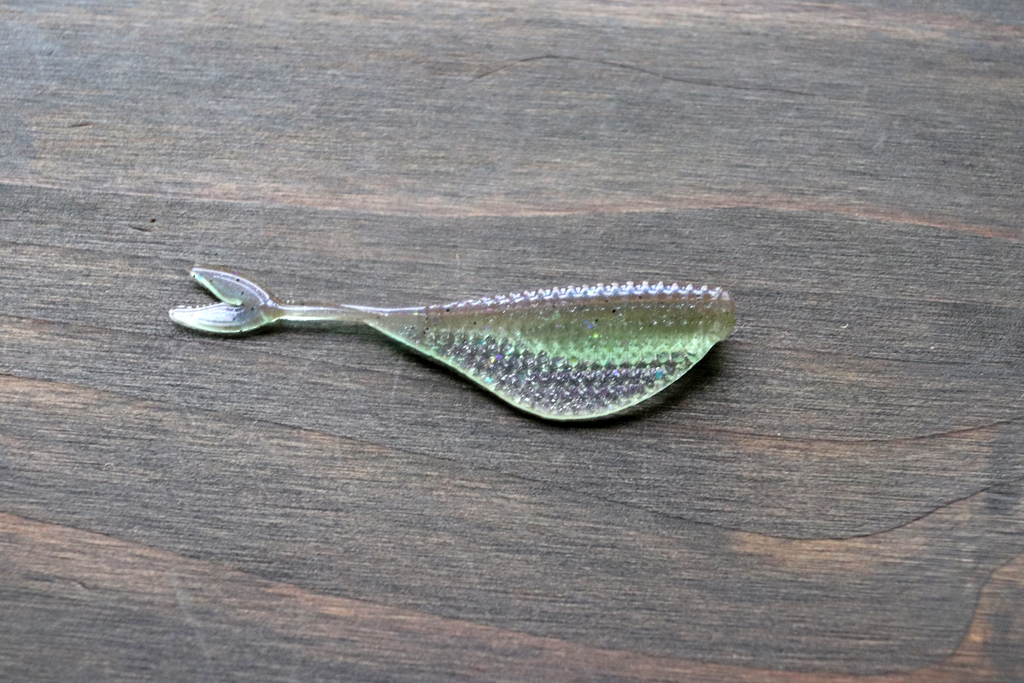 ボディ全体としては体高のあるユニークなシェイプですが、フォワード-フェイシング ソナーの反射率を高めてくれる為、ライブ ソナーとの相性も抜群。