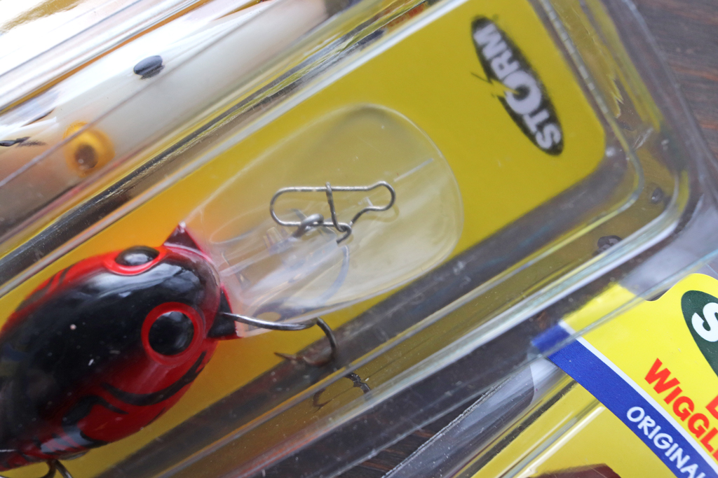 ワイド ウォブルでユニークなラトル サウンドを奏で、超スロー リトリーブでもしっかりとアクション。