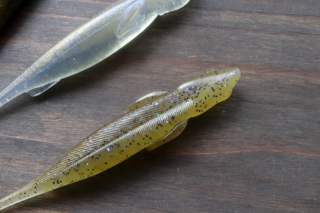 流線型ボディの効果も相まって、流れの中で軌道に乗るための舵の様な働きをし、さまざまなフィネス リグで活躍してくれる。