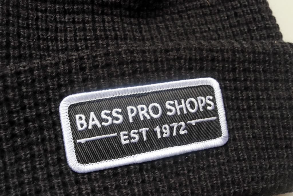 フロントにはBPSの創業年がデザインされたワッペン付き。