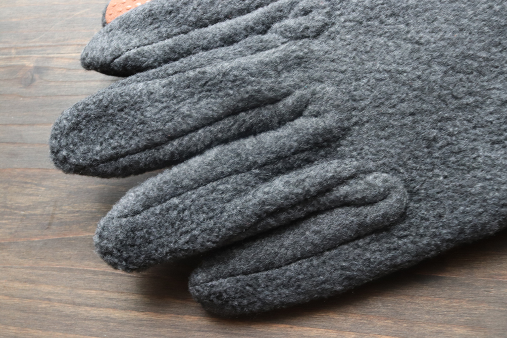 各指は作業がしやすい先細りしたテーパード デザインを採用。