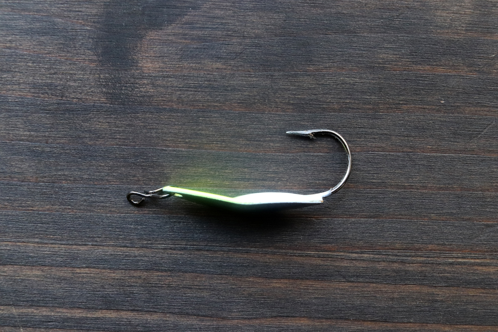 独特の湾曲ボディが特徴的、フォール時に魅力的なアクションを生み出す。