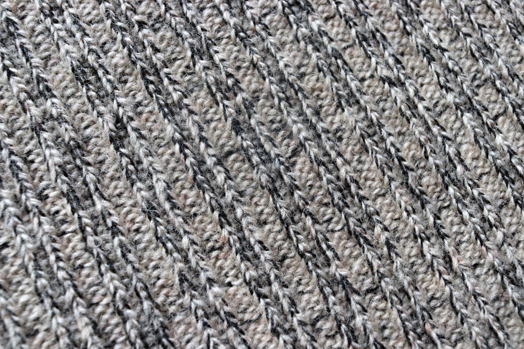 ウールは濡れても断熱性を発揮、雨、雪、汗など、どんな天候でも頭部を暖かく保ちます。