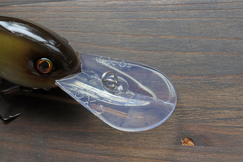 独自のカーブしたリップが特徴、狙いとする深海へと素早く潜り、ストライク ゾーンを長くキープすることが可能。