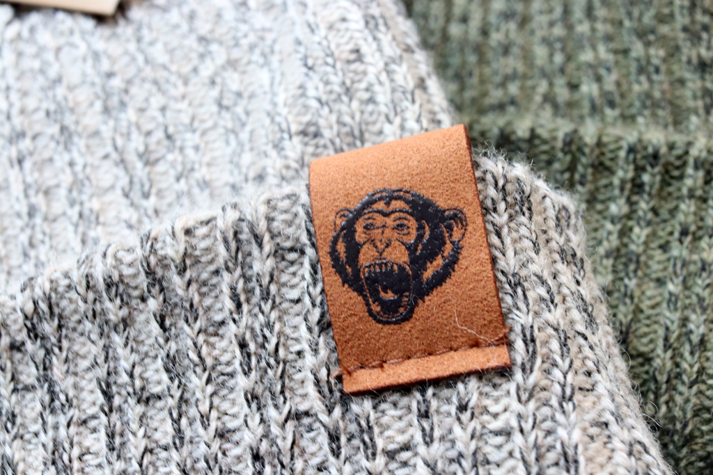 お馴染みの猿のデザインのタグ付き。