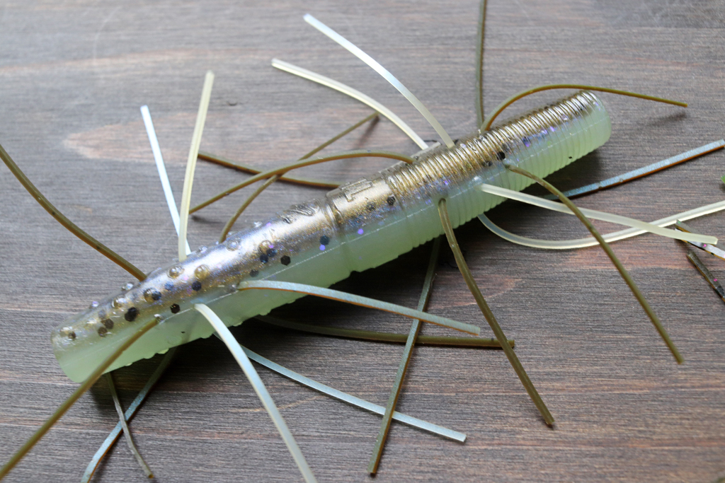 あらかじめボディにマークされた箇所で半分にカットするのもオススメ。