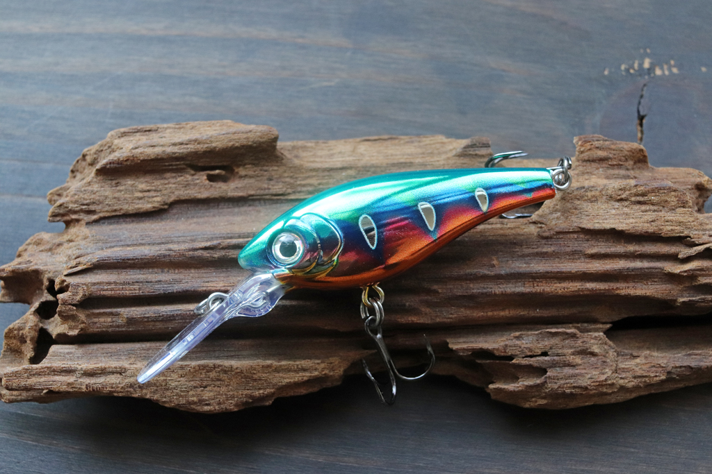 どんなシチュエーションでも扱いやすく、アングラーの期待に応える「万能」シャッド ルアーです。