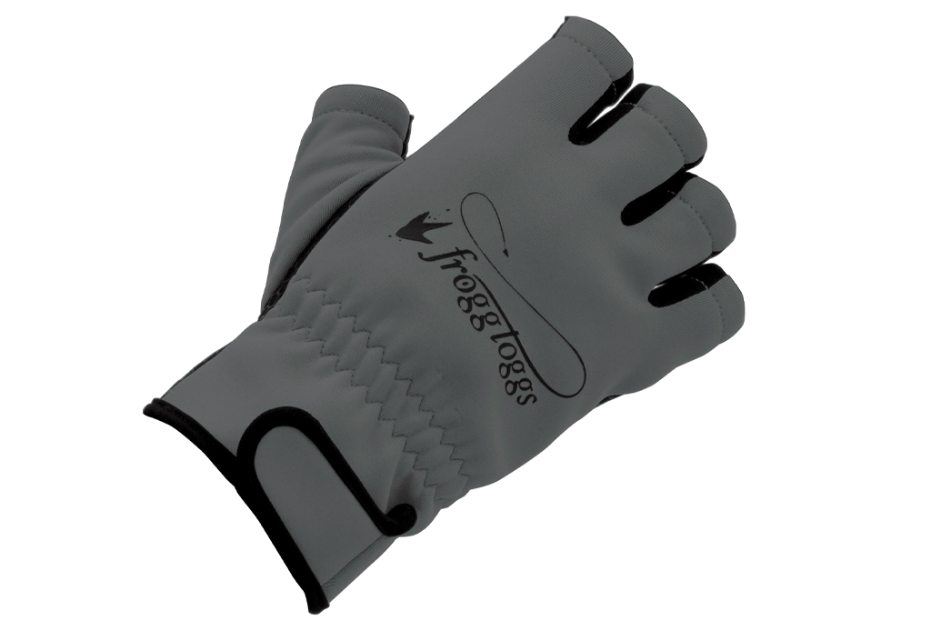 防風性、防水性、保温性に優れた素材を使用。