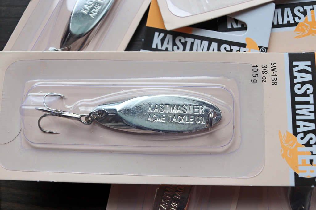 バスに限らず、様々な魚種を長きに渡って魅了し続ける、ジギング スプーンの定番アイテム。