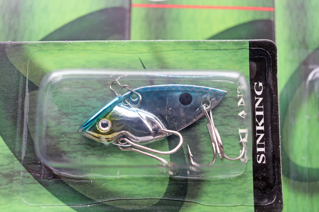 頭に若干の「平面」を持たせることで、タイトでより小刻みなバイブレーションを生み出します。