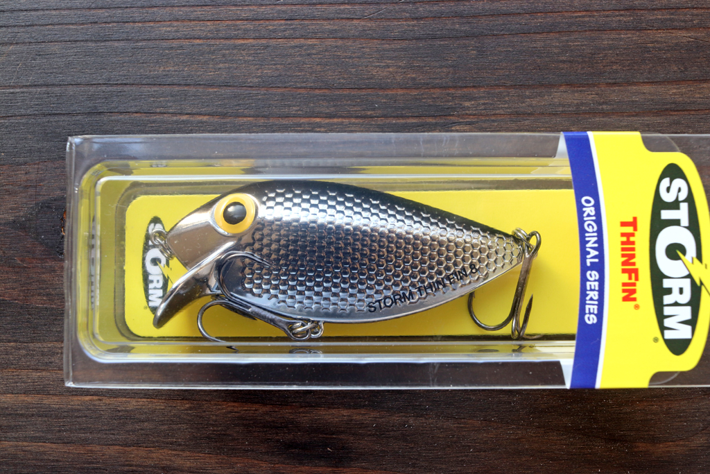 体高のあるユニークな形状のフラット サイド ボディ。