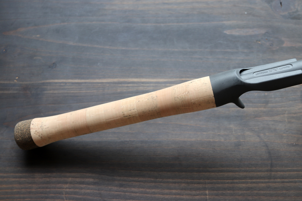 フル グリップながらもまるでセパレート ハンドルのような軽さと操作性の良さを誇ります。