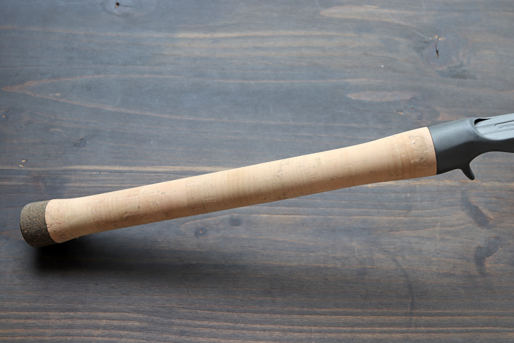 ランカー クラスにも動じない頑丈さと・・・、繊細なルアー コントロールを可能とする軽さが特徴。