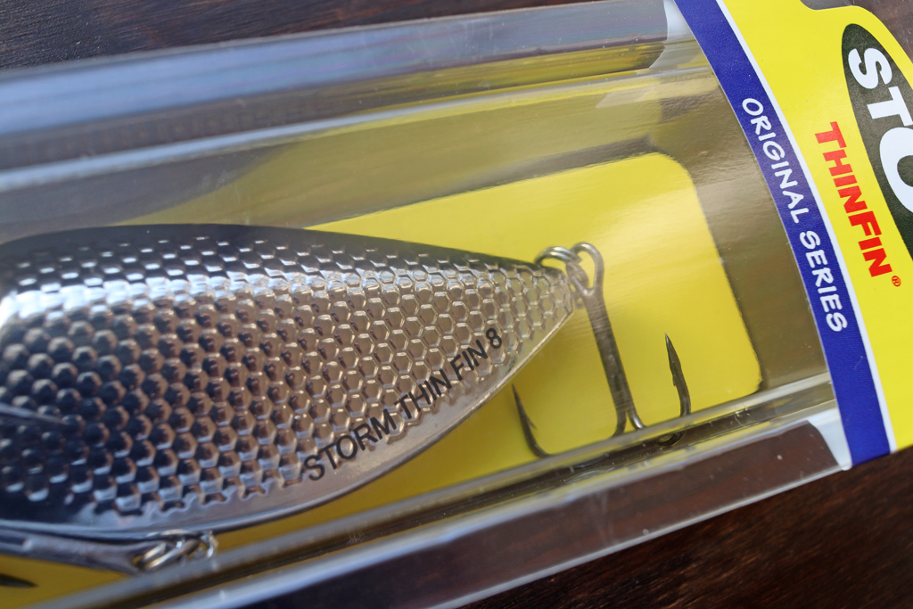 リトリーブすればフラッシングを放ち、イレギュラーなダート アクションで魚を魅了。