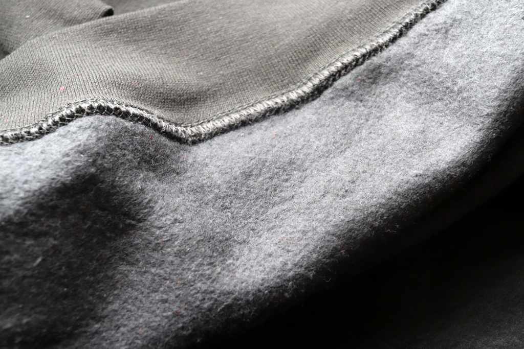 裏起毛でふんわりとした着心地、なおかつ保温性も抜群で寒い季節に最適なパーカー。