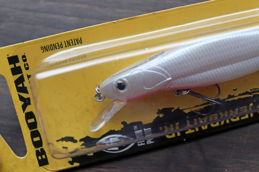 ジャーク後には頭を下げて45°の角度でポーズ、バスにヘッドのフラッシングがダイレクトに届くことで強烈にアピール。