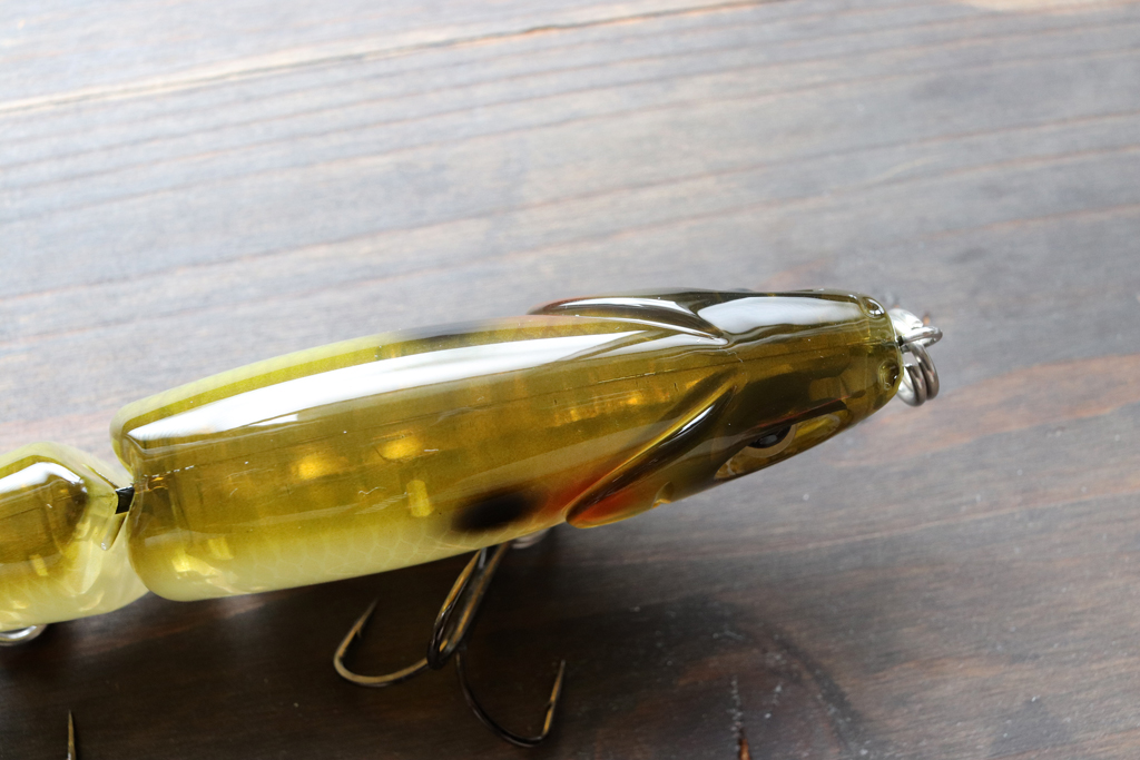 スイベル フック ハンガーを装備でバラシが激減、ランディング率大幅にアップ。