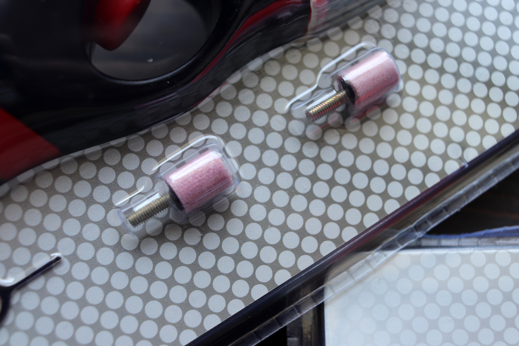 スイッチを押すだけ、切れ味の鈍くなったフックを研磨できるフック シャープナーも付いています。