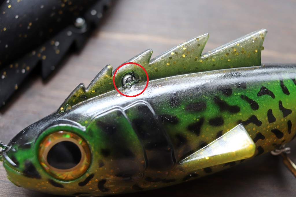 リビングストン独自の「EBS / エレクトリック ベイトフィッシュ サウンド」システムを搭載。