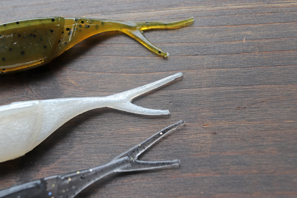 動いている間はコンスタントに逃げ惑うベイトフィッシュの動きを演出。