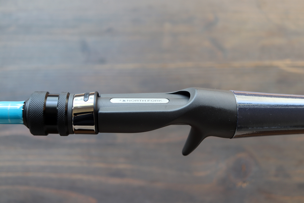 カテゴリー ネームの「ジャンク」は、バス フィッシングの本場アメリカで言うところの釣るためであれば手段を選ばない釣り方「ジャンク フィッシング」に準えたもの。