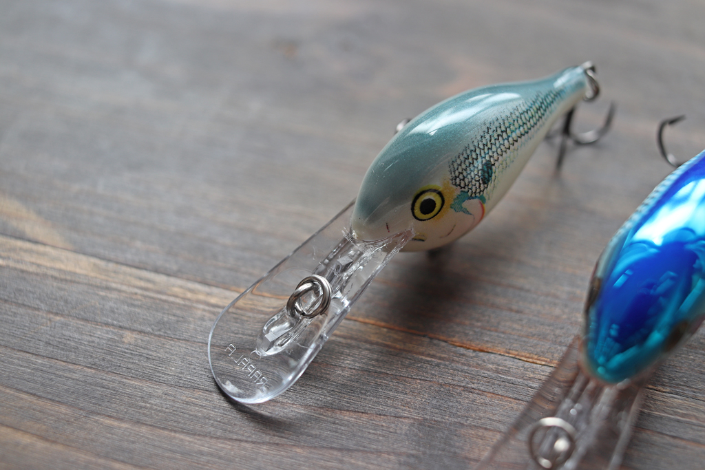 バルサ ボディ特有のキレのあるアクションとロング リップで、ミドル ～ ディープ レンジの攻略が可能に。