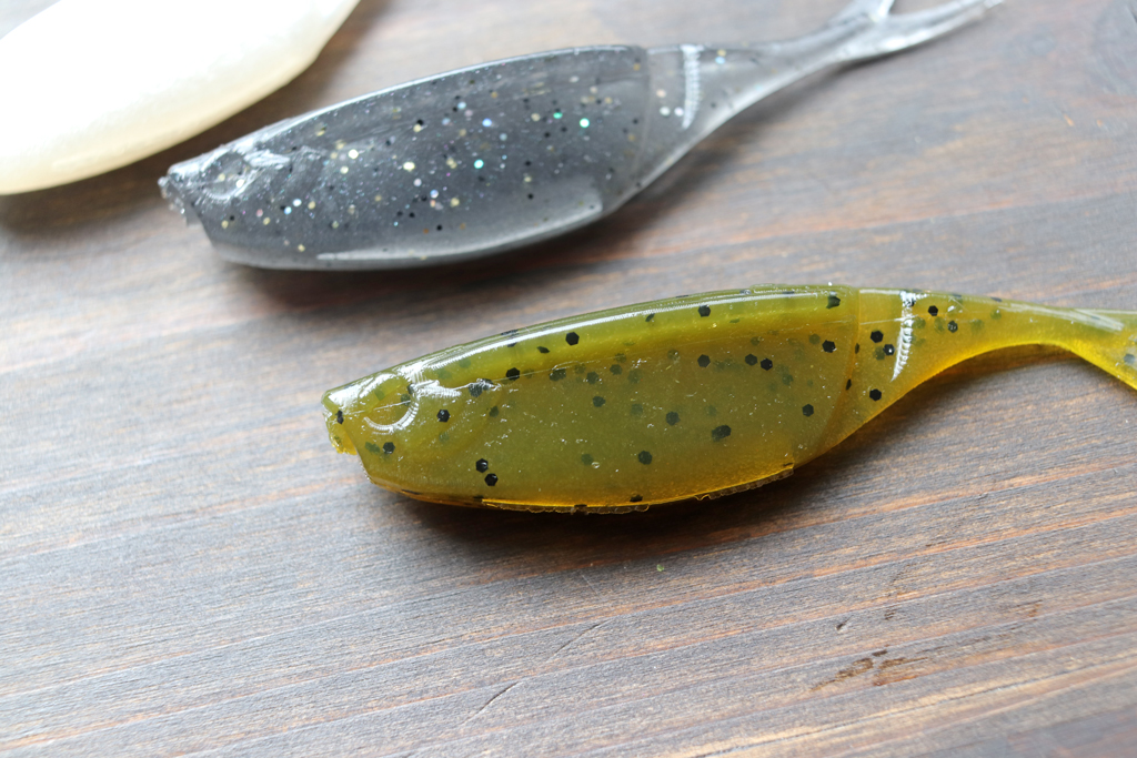 また、ボディ側面には帽子のツバの様な「ひさし」を取り付け。