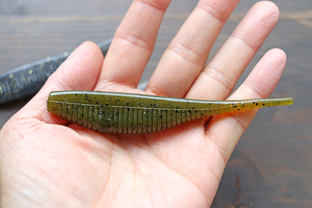 ヤマモトの定番ルアー「シャッド シェイプ ワーム」を4インチへと大型化。