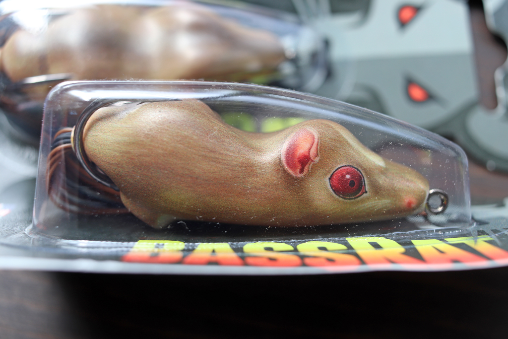 クラシックなネズミ型中空フロッグ「バス ラット」を現代風にアレンジ。