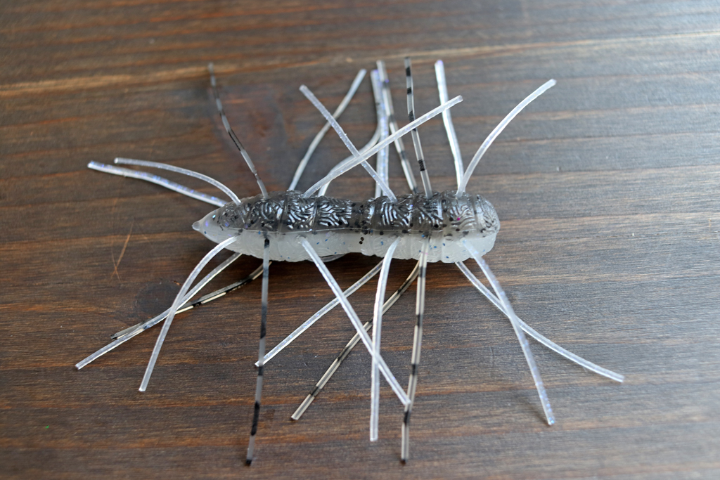 1.75インチのコンパクト ボディに、プレミアム シリコン スカート素材を手作業で編み込み。