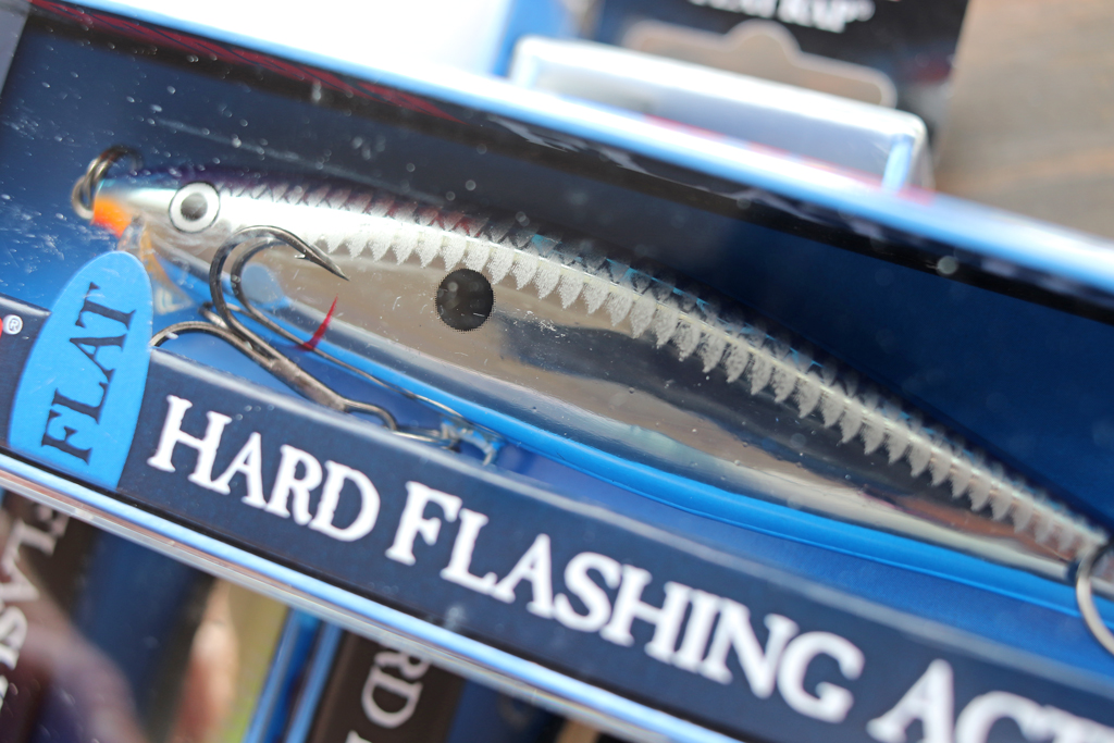 フラットサイド ボディの為、特にトゥイッチによる平打ちアクション / フラッシングは絶品。